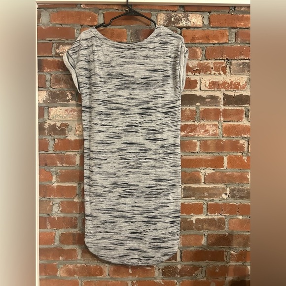 Athleta Gray V-Neck Sporty Tee Dress Size Small - Picture 6 of 7